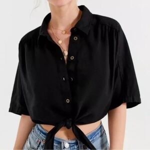 Urban Outfitters Black Tie-Front Button Down Crop Shirt Large